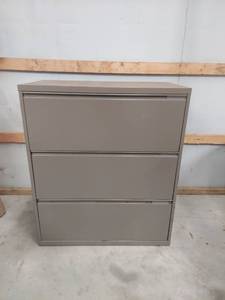 lot 1251 image: 3-Drawer Lateral File Cabinet - Good garage storage, holds lots of weight.