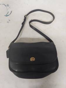 lot 1253 image: Coach City Bag Crossbody