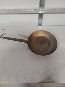 lot 1258 image: Large 15-inch Cooking Pan