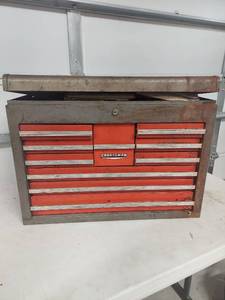 lot 1284 image: Craftsman Metal Tool Box