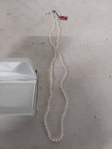 lot 1286 image: Classic White Pearl Necklace