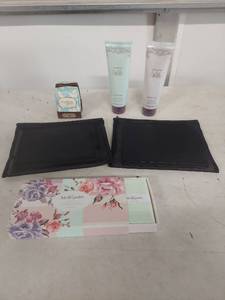lot 1306 image: Mary Kay Beauty Collection Set