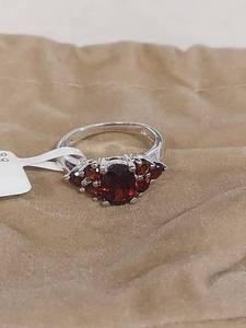 lot 1312 image: Vermelho Garnet Sterling Silver Oval Ring 1.95 CTW