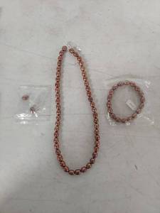 lot 1326 image: Chocolate Brown Pearl Necklace, Bracelet and Earring Set