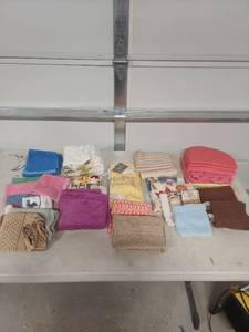lot 1328 image: Mixed Kitchen Towel Bundle
