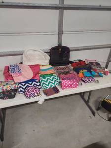 lot 1335 image: Mixed Lot of Shopping Bags, Cosmetic Bags and Totes Collection
