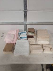 lot 1339 image: Mixed Towel Collection Lot