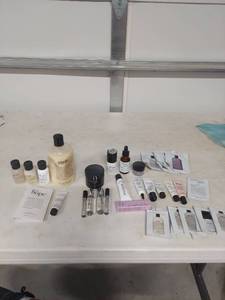 lot 1363 image: Philosophy Skincare Collection Bundle