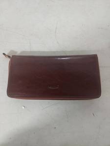 lot 1368 image: Croton Brown Leather Zip-Around Wallet