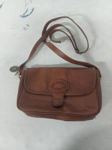 lot 1372 image: Colombian Leather Co American Angel Crossbody Bag