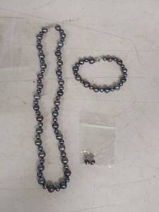 lot 1379 image: Tahitian Pearl Jewelry Set - Sterling Silver 4-8 mm