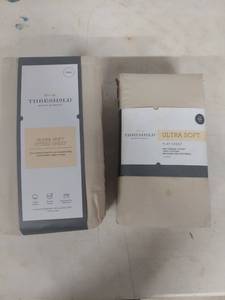 lot 1387 image: Threshold Ultra Soft Full Size Sheet Set