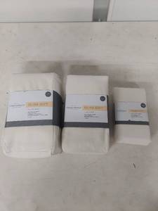 lot 1395 image: Threshold Ultra Soft Queen Sheet Set