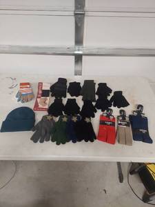 lot 1406 image: Winter Accessories Bundle - Gloves, Beanie & Suspenders