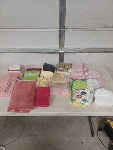 lot 1408 image: Mixed Towel Collection