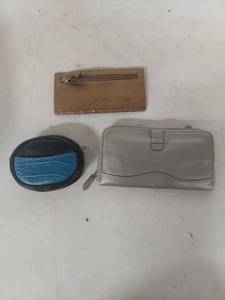 lot 1417 image: Leather Wallet and Coin Purse Set