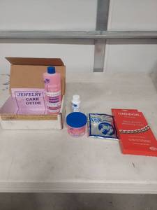 lot 1423 image: Caribbean Gem Jewelry Cleaning Kit with Connoisseurs Polishing Cloth