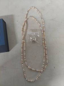 lot 1435 image: Cultured Pearl Necklace and Earring Set