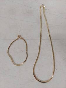 lot 1471 image: Chain Necklace and Bracelet Set