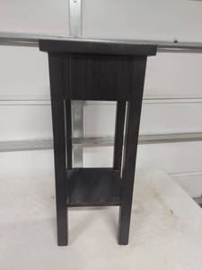 lot 1472 image: Pier 1 Imports Side Table