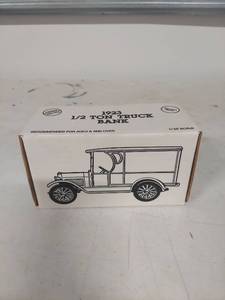 lot 1473 image: 1923 Chevrolet 12 Ton Truck Bank by ERTL - Heat Craft
