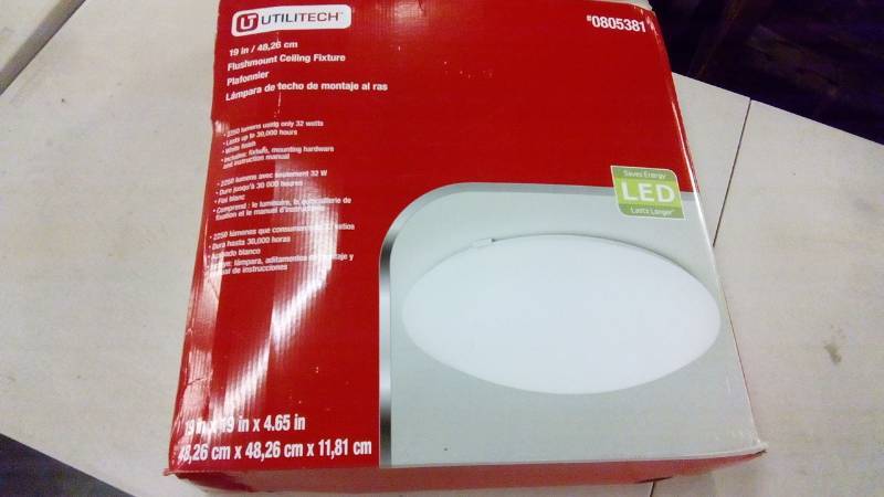 lot 7139 image: Utilitech 19-in W White Led Flush Mount Light Energy Star
