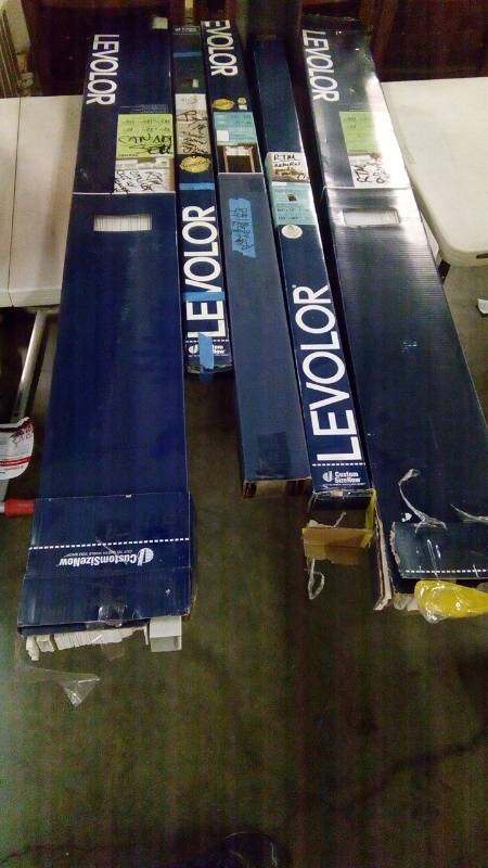 lot 7154 image: lot of 5 levelor Miscut blinds