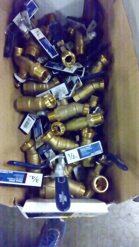lot 2369 image: box of 20  brass half inch and three-quarter inch hose bibbs