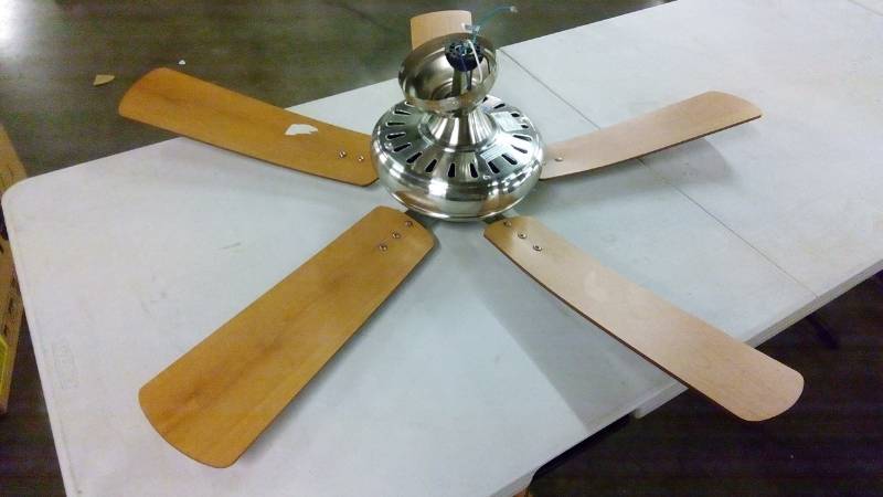 lot 2382 image: ceiling fan