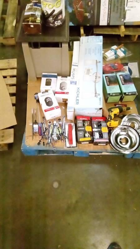 lot 2414 image: pallet of Home Improvement items
