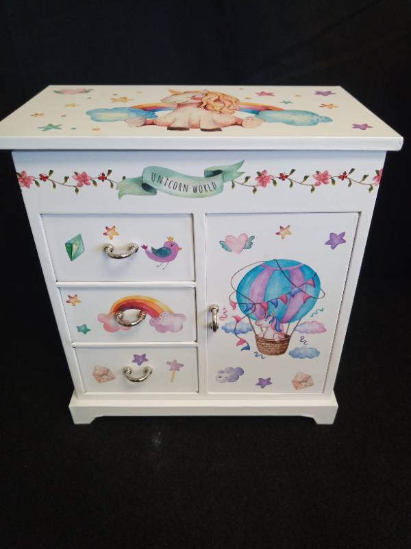 lot 1023 image: Pretty Me Unicorn Musical Jewelry Box for Kids - Gifts for Girls, Ages 3-8, Best Princess Room Toys Gift for Age 3, 4, 5, 6, 7, 8 Year Old Little Girl - Birthday Present Toy Ideas Music - Retail $35