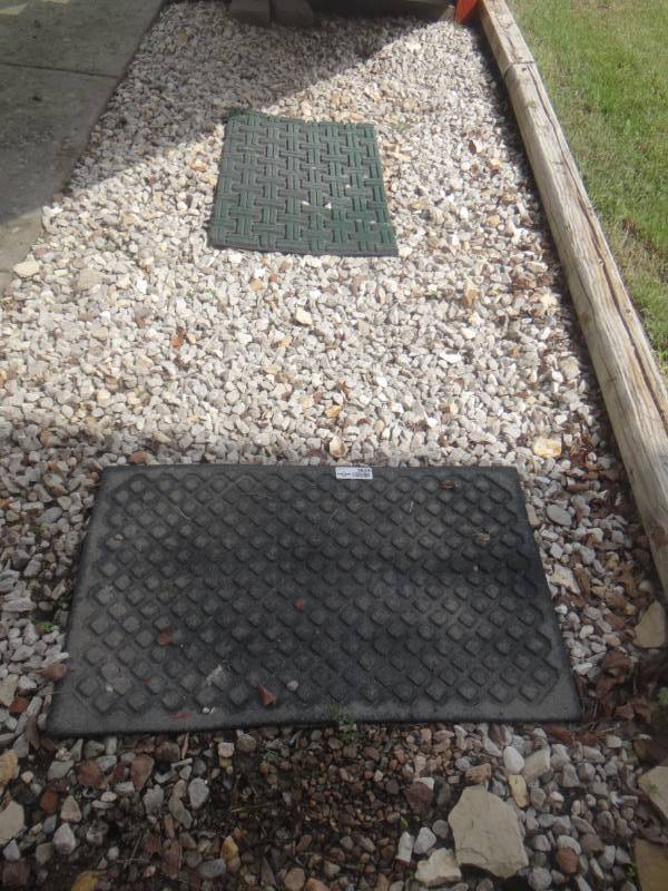 lot 3824 image: 2 outdoor mats.