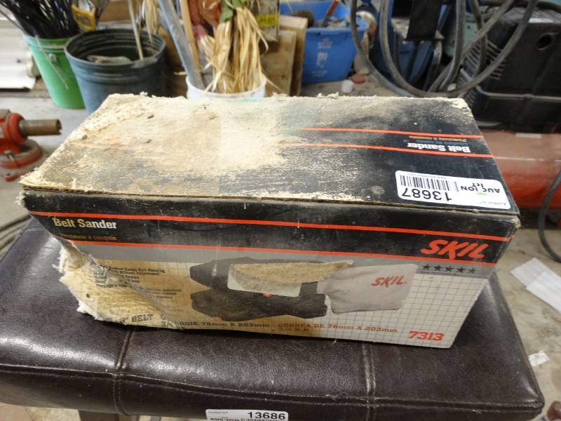 lot 13687 image: Skil belt sander.