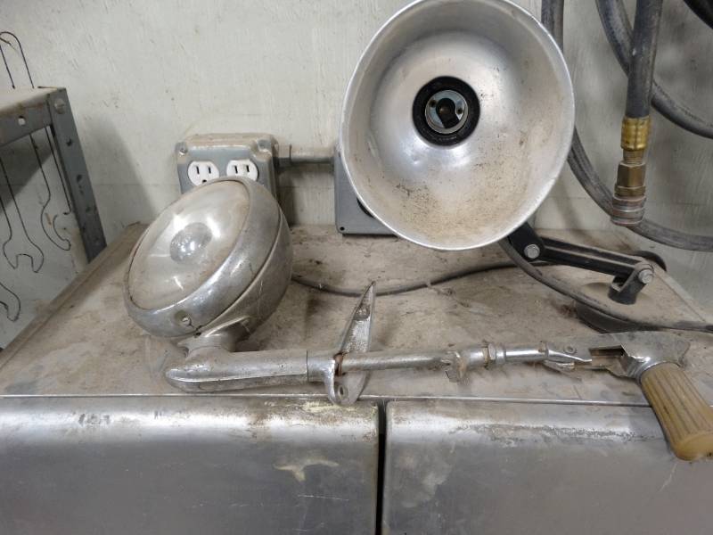 lot 13819 image: 2 Lights.