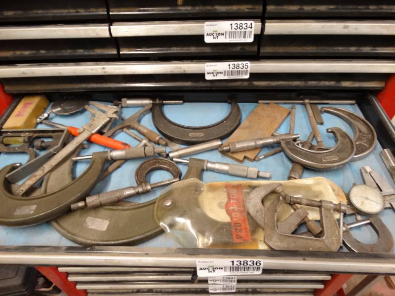 lot 13836 image: Contents in drawer.