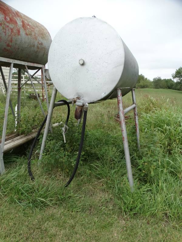 lot 13909 image: Above ground gas tank.