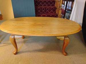 lot 911 image: Oak Oval Coffee Table.  17 x 45 x 28
