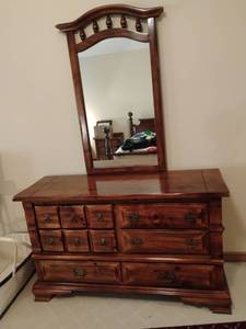 lot 922 image: Wooden Dresser with Mirror.   6 Drawers.  80 x 56 x 19.   Matches lots 920, 921 and 923
