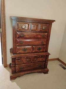 lot 923 image: Wooden Chest of Drawers. 5 Drawers.  55 x 38 x 18.  Matches lots 920, 921 and 922