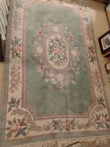 lot 925 image: Area Rug.  108 x 63