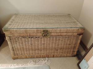 lot 926 image: Wicker Storage Trunk with Glass Top. 20 x 36 x 20