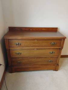 lot 942 image: Antique Wooden Dresser with 3 Drawers.  33 x 40 x 18.5.  Located UPSTAIRS