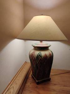 lot 960 image: 29 inch tall Table Lamp.   Matches lot 955. Located DOWNSTAIRS