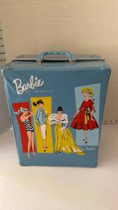 lot 1001 image: Vintage Barbie doll case with Barbie, clothes, books and accessories excellent condition