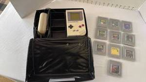 lot 1004 image: Classic Nintendo Game Boy, 10 games and power supply
