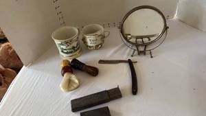 lot 1029 image: Vintage straight razor, brushes, cup and mirror