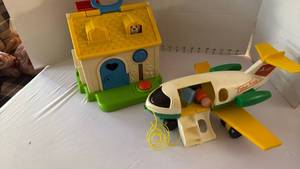 lot 1042 image: Vintage Fisher Price house and airplane
