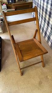 lot 1046 image: Vintage folding chair 30.5 x 16 seat 17