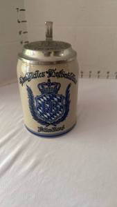 lot 1049 image: Hofbrauhaus Munchen beer stein 7 in tall