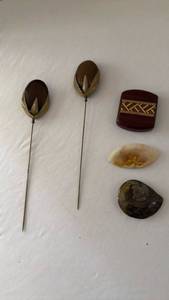 lot 1053 image: Vintage art Deco hat pins, Morocco Ammonite Snail Fossil and more
